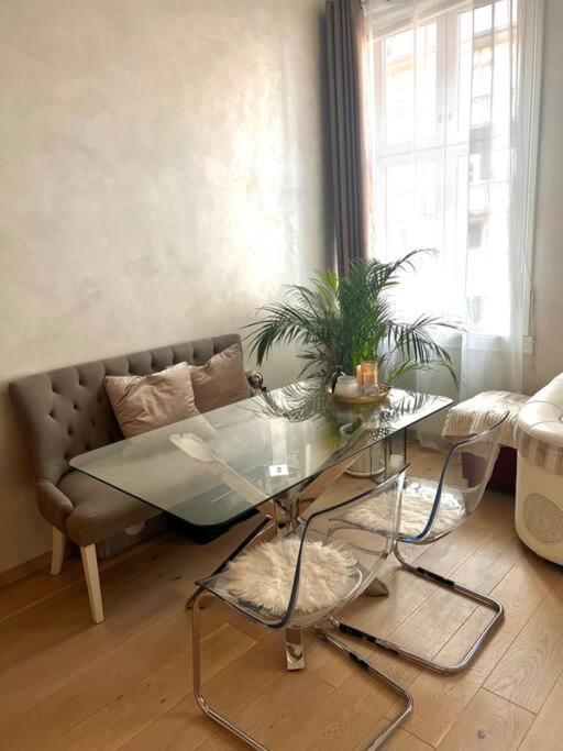 Royal Neighbourhood Elegant Flat In Central ออสโล ภายนอก รูปภาพ